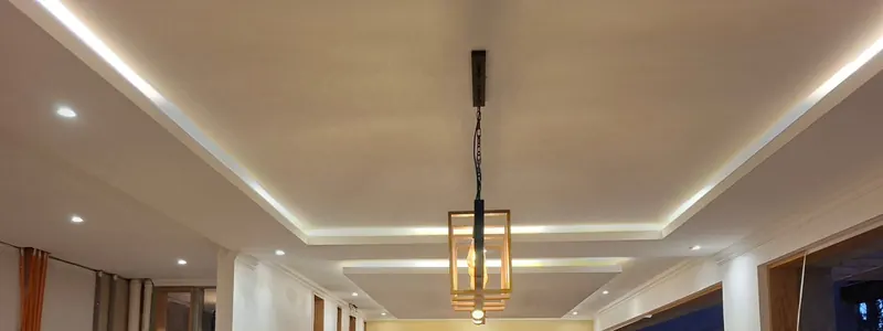 Cielo con iluminación LED perimetral, focos embutidos y lámpara colgante